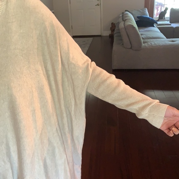 rxb Oversized Poncho Style Heather Oatmeal V-neck Sweater Sz M - Picture 6 of 6